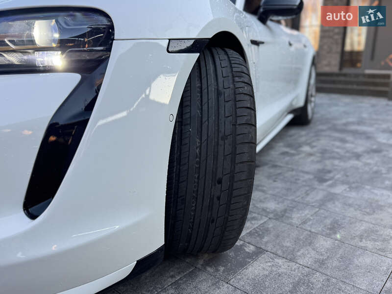 Седан Porsche Taycan 2020 в Луцьку