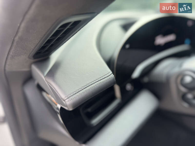 Седан Porsche Taycan 2020 в Луцьку