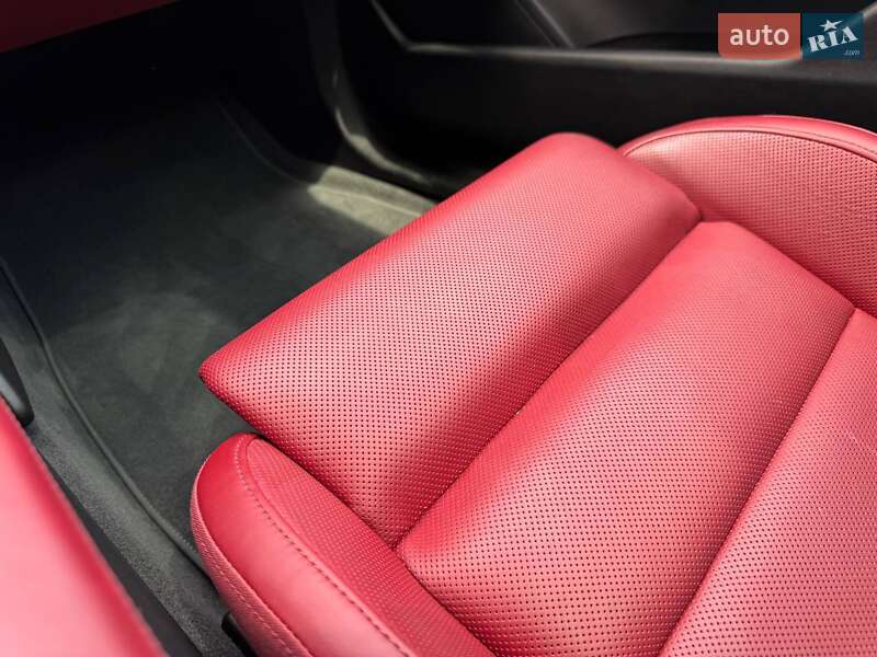 Седан Porsche Taycan 2021 в Луцке