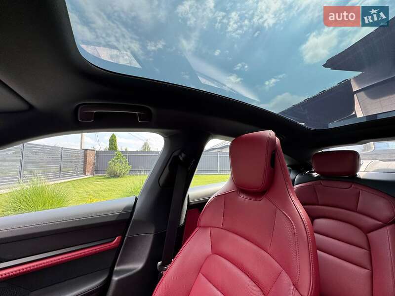 Седан Porsche Taycan 2021 в Луцке