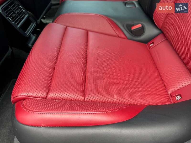 Седан Porsche Taycan 2021 в Луцке