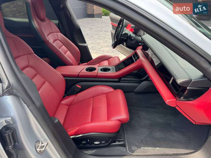 Седан Porsche Taycan 2021 в Луцке