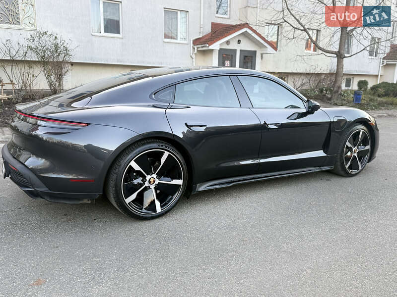 Седан Porsche Taycan 2022 в Киеве