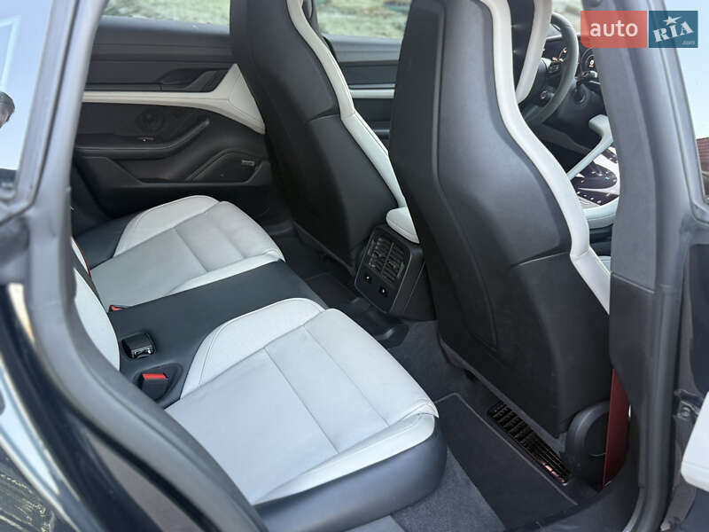 Седан Porsche Taycan 2022 в Киеве