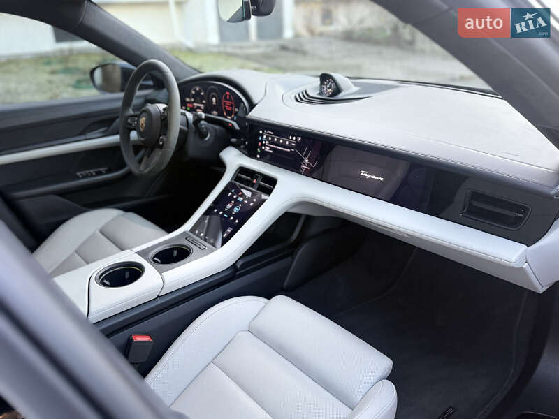 Седан Porsche Taycan 2022 в Киеве
