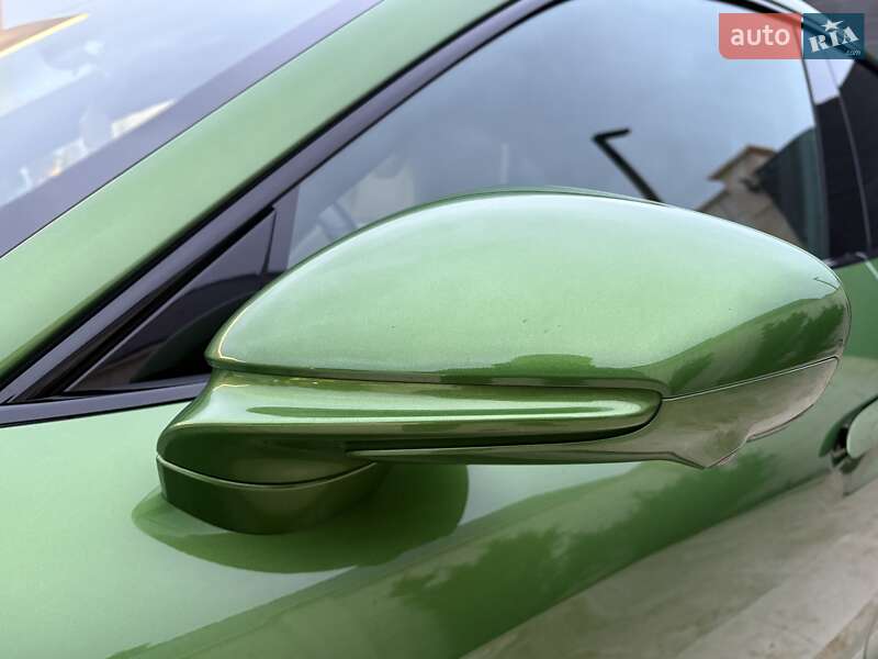 Седан Porsche Taycan 2020 в Одесі