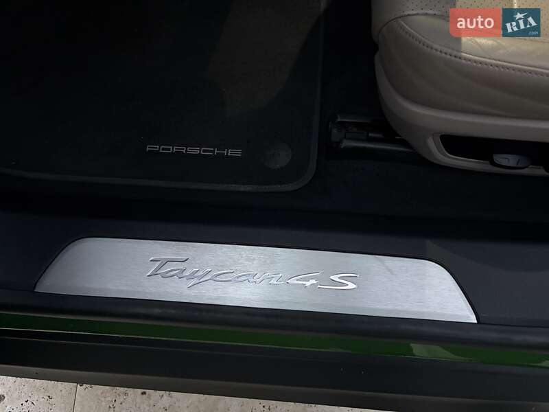 Седан Porsche Taycan 2020 в Одесі