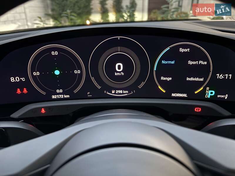 Седан Porsche Taycan 2020 в Одесі