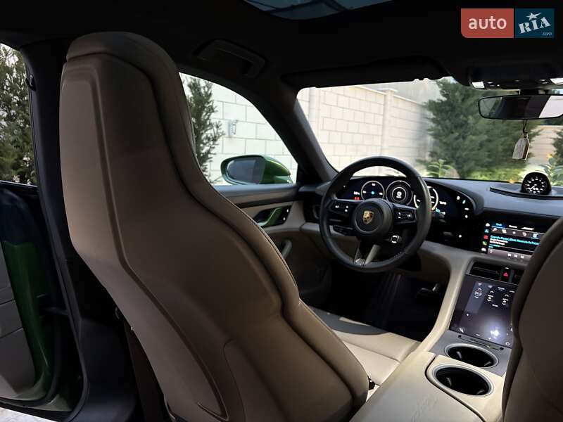 Седан Porsche Taycan 2020 в Одесі