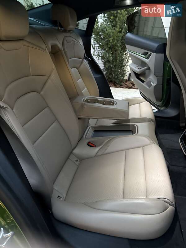 Седан Porsche Taycan 2020 в Одесі