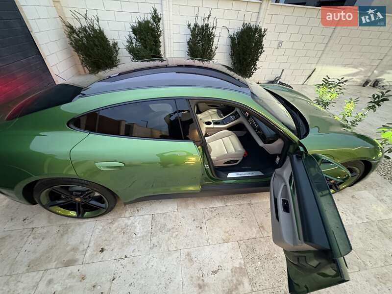 Седан Porsche Taycan 2020 в Одесі