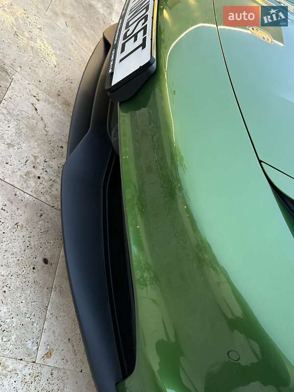 Седан Porsche Taycan 2020 в Одесі