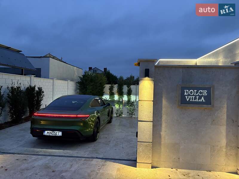 Седан Porsche Taycan 2020 в Одесі