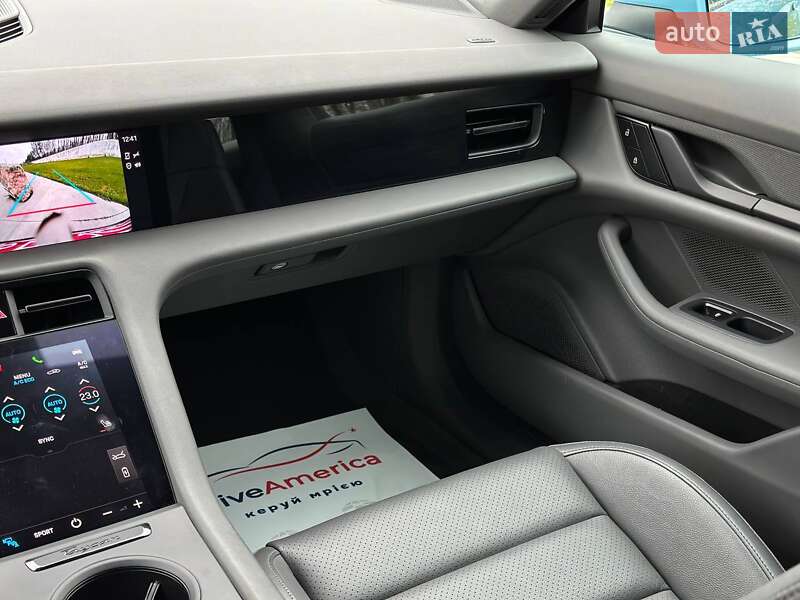 Седан Porsche Taycan 2022 в Луцьку