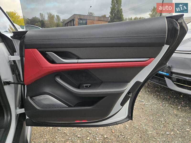 Седан Porsche Taycan 2021 в Киеве фото 45 Седан Porsche Taycan 2021 в Киеве