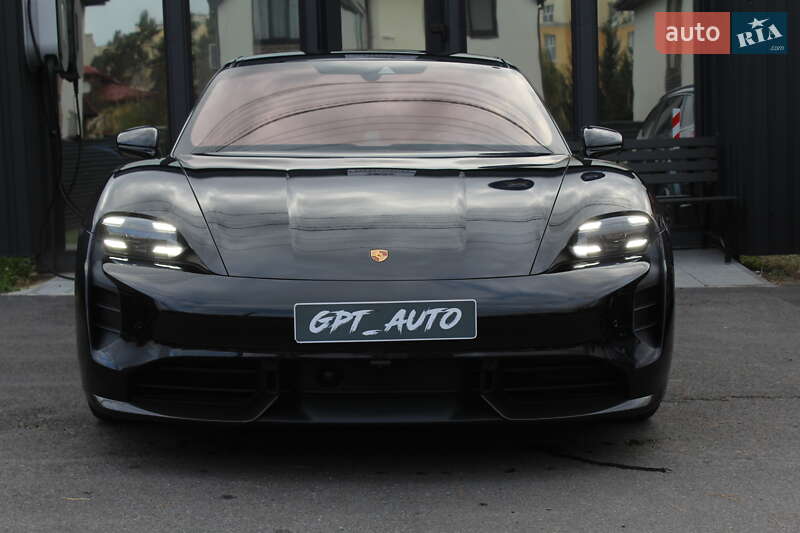Седан Porsche Taycan 2021 в Киеве