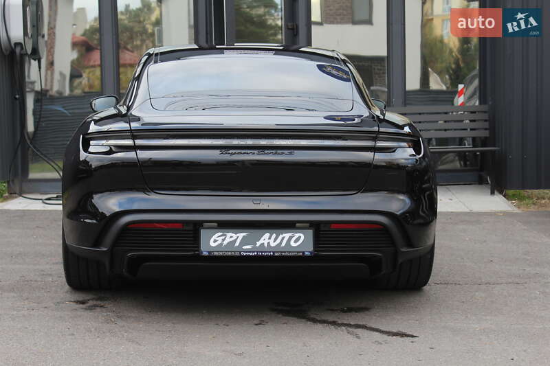 Седан Porsche Taycan 2021 в Киеве