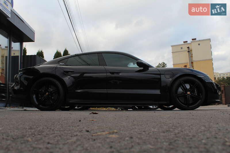 Седан Porsche Taycan 2021 в Киеве