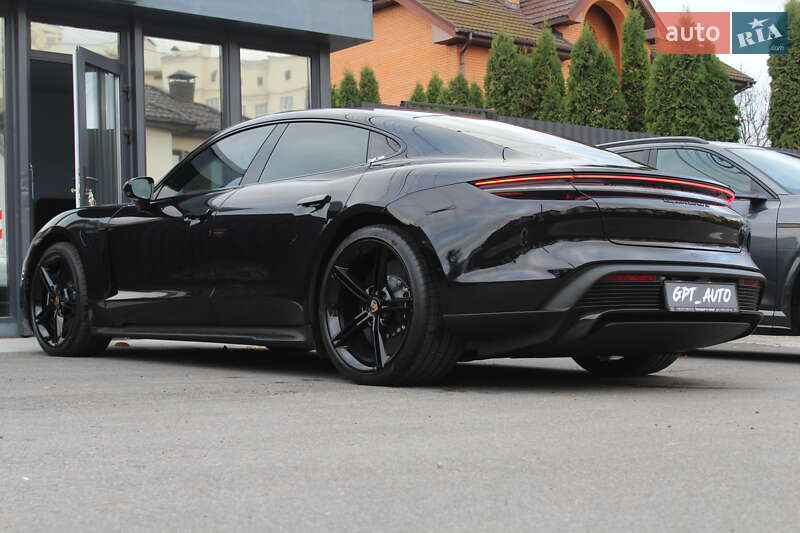 Седан Porsche Taycan 2021 в Киеве