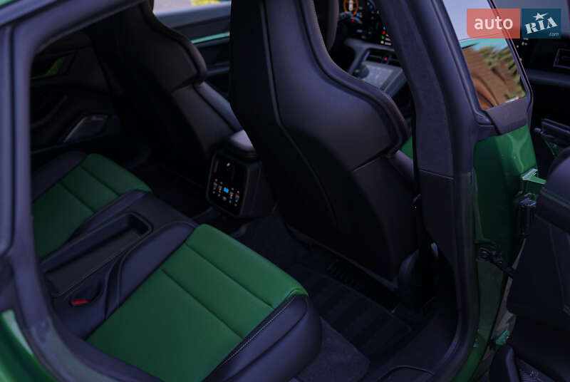 Седан Porsche Taycan 2022 в Киеве фото 22 Седан Porsche Taycan 2022 в Киеве