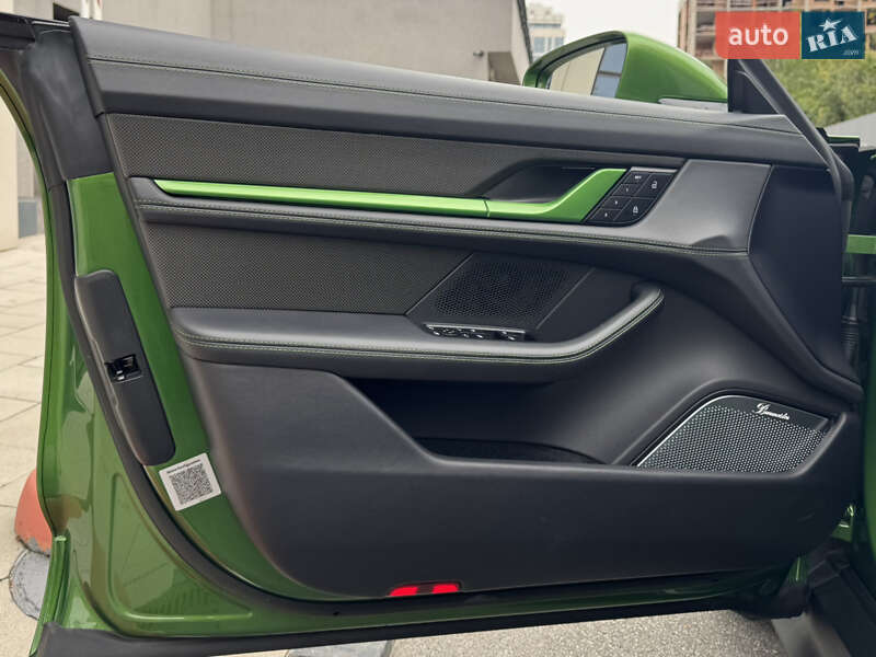 Седан Porsche Taycan 2022 в Киеве фото 30 Седан Porsche Taycan 2022 в Киеве