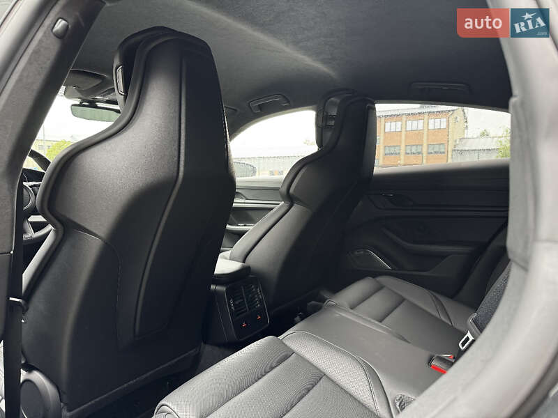 Седан Porsche Taycan 2021 в Киеве
