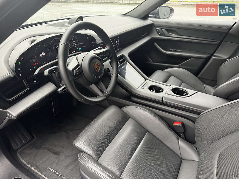 Седан Porsche Taycan 2021 в Киеве