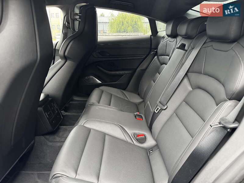 Седан Porsche Taycan 2021 в Киеве