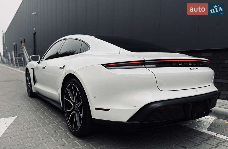 Седан Porsche Taycan 2024 в Киеве