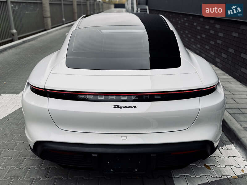 Седан Porsche Taycan 2024 в Киеве