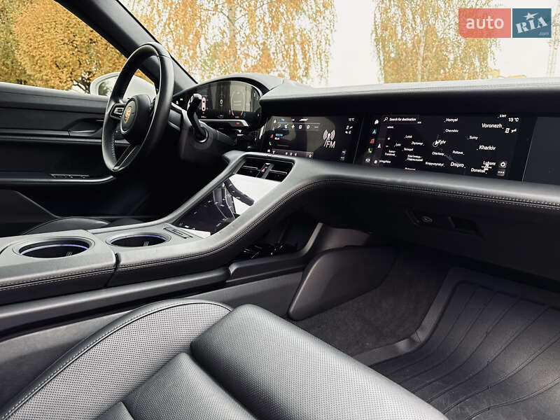 Седан Porsche Taycan 2024 в Киеве