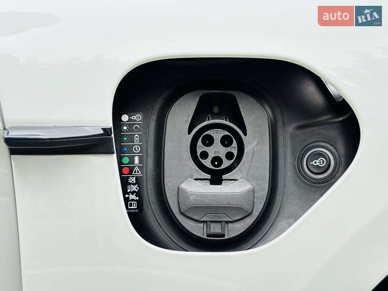 Седан Porsche Taycan 2024 в Киеве