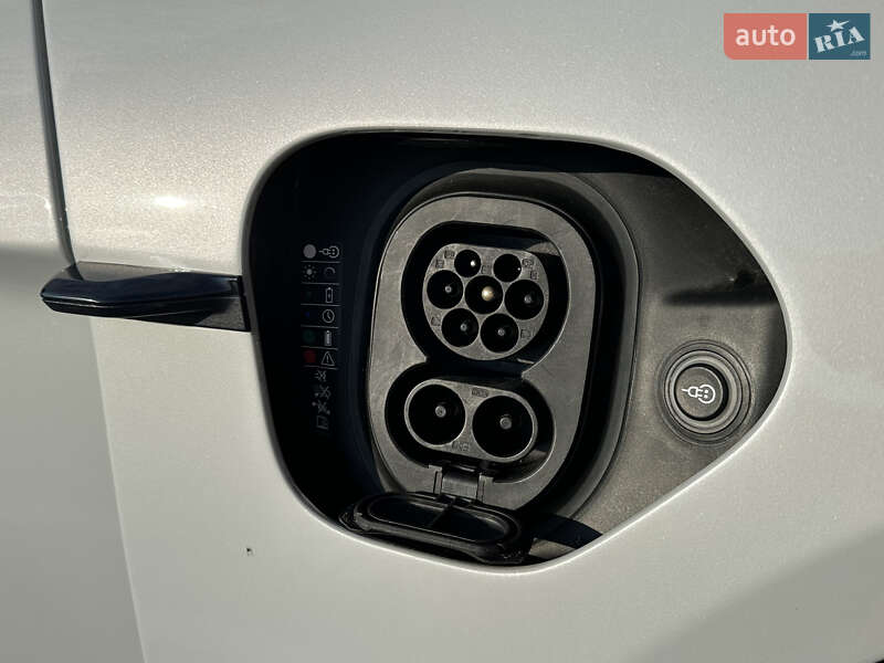 Седан Porsche Taycan 2023 в Києві фото 12 Седан Porsche Taycan 2023 в Києві