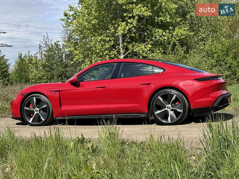 Седан Porsche Taycan 2022 в Києві