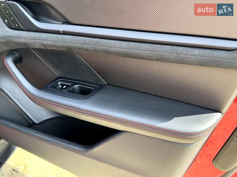 Седан Porsche Taycan 2022 в Києві