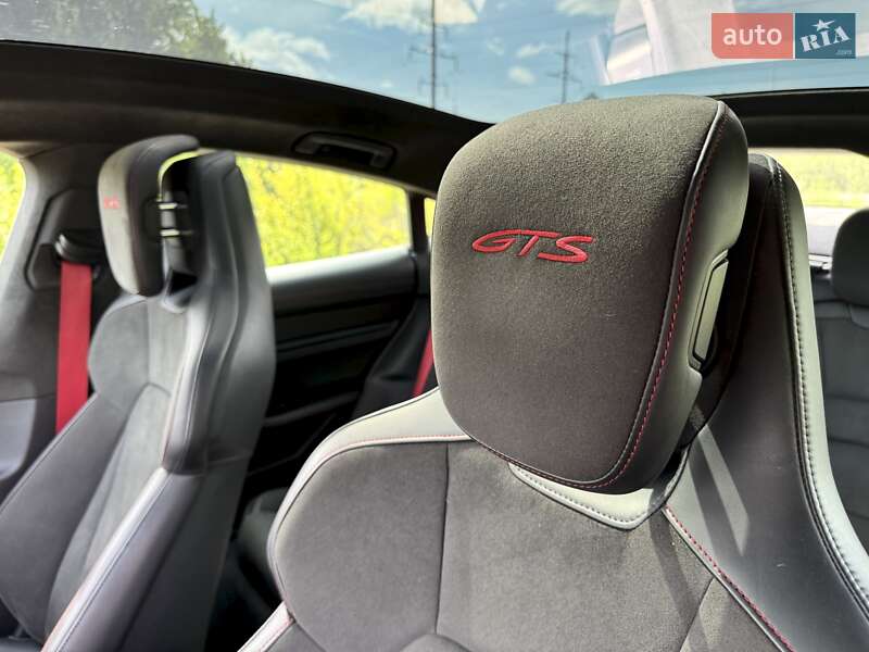 Седан Porsche Taycan 2022 в Києві