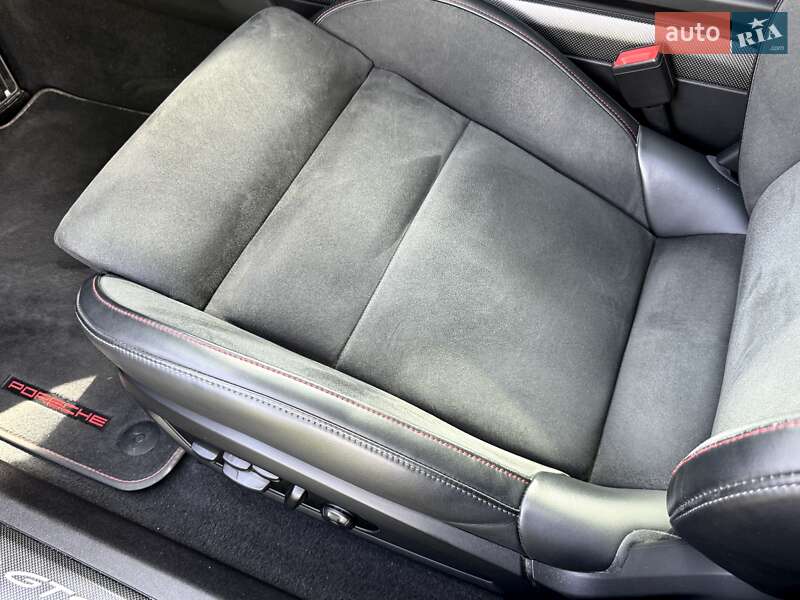 Седан Porsche Taycan 2022 в Києві