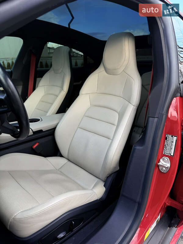 Седан Porsche Taycan 2020 в Луцке