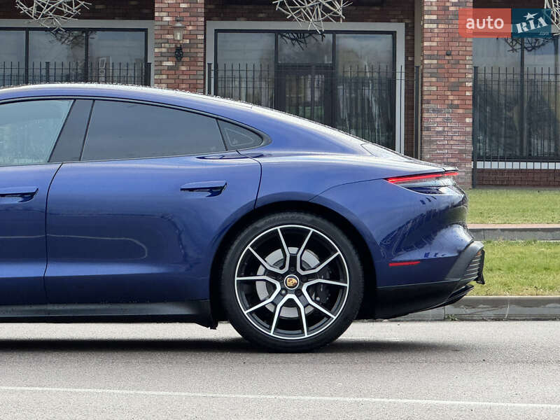 Седан Porsche Taycan 2020 в Киеве