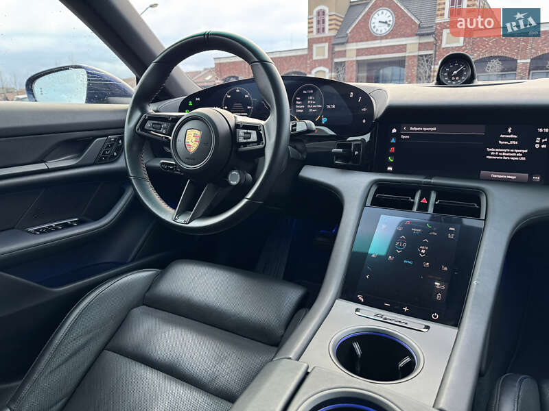 Седан Porsche Taycan 2020 в Киеве