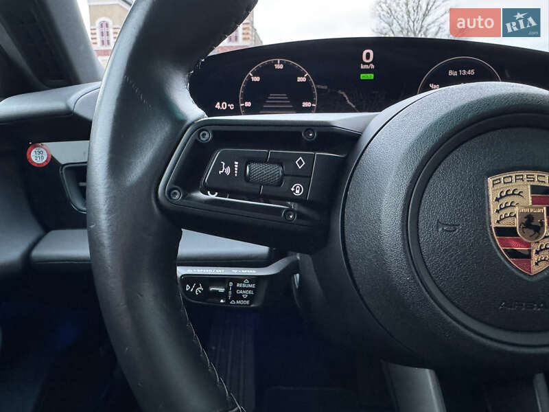 Седан Porsche Taycan 2020 в Киеве