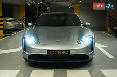 Седан Porsche Taycan 2023 в Киеве