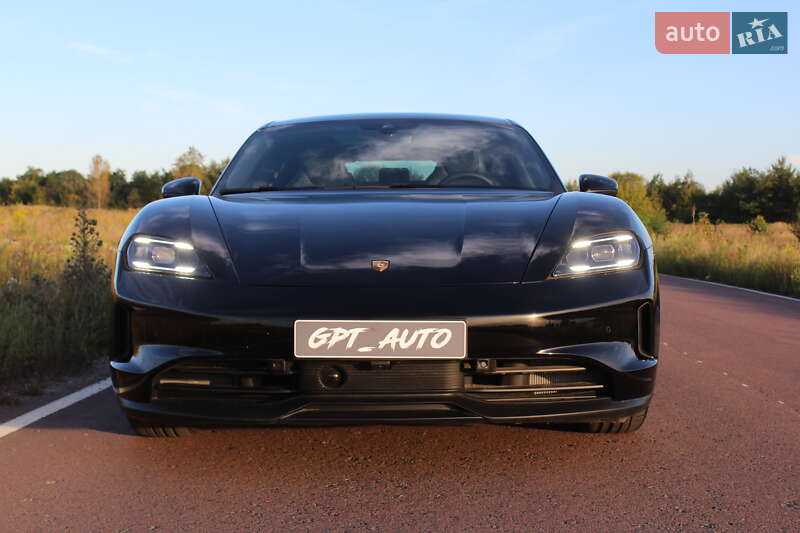 Седан Porsche Taycan 2024 в Киеве