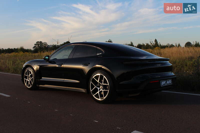 Седан Porsche Taycan 2024 в Киеве
