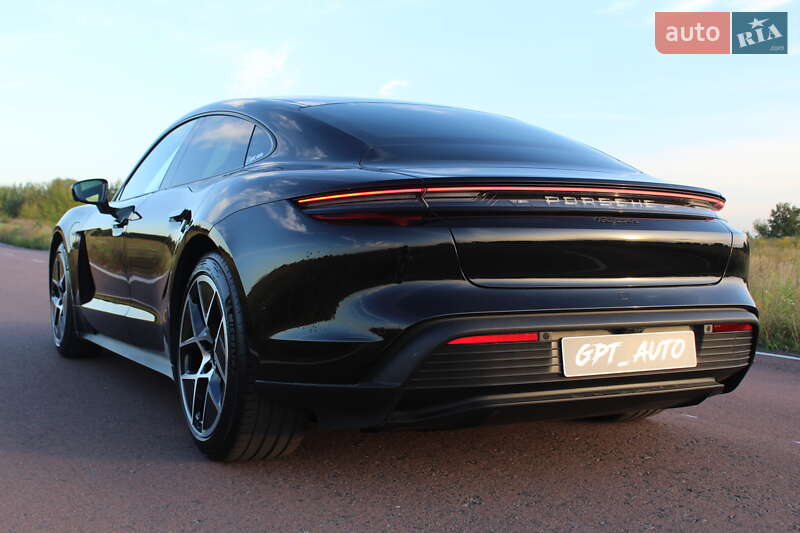 Седан Porsche Taycan 2024 в Киеве