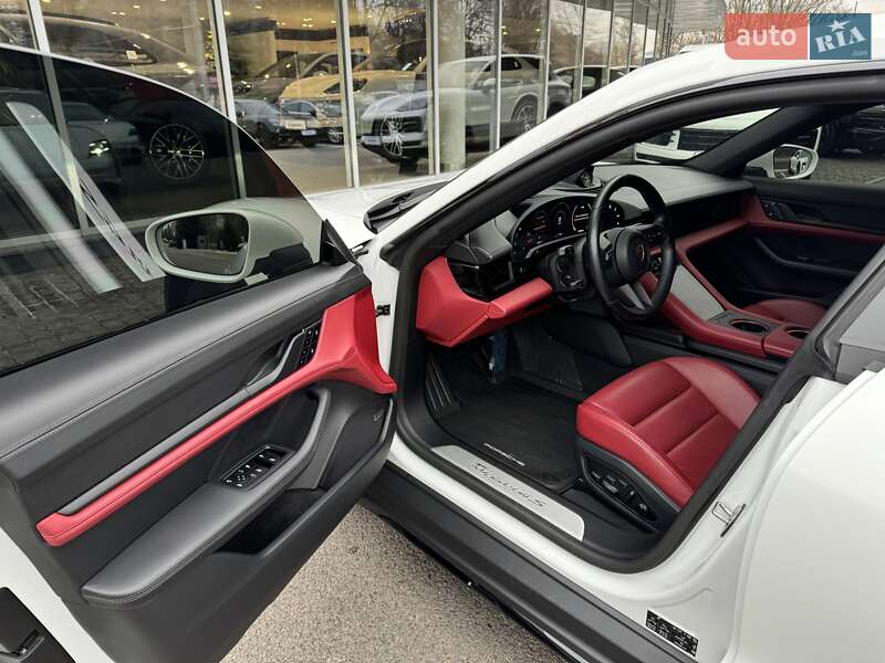 Седан Porsche Taycan 2023 в Дніпрі