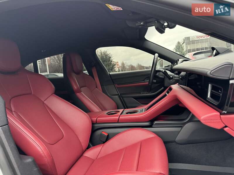 Седан Porsche Taycan 2023 в Дніпрі