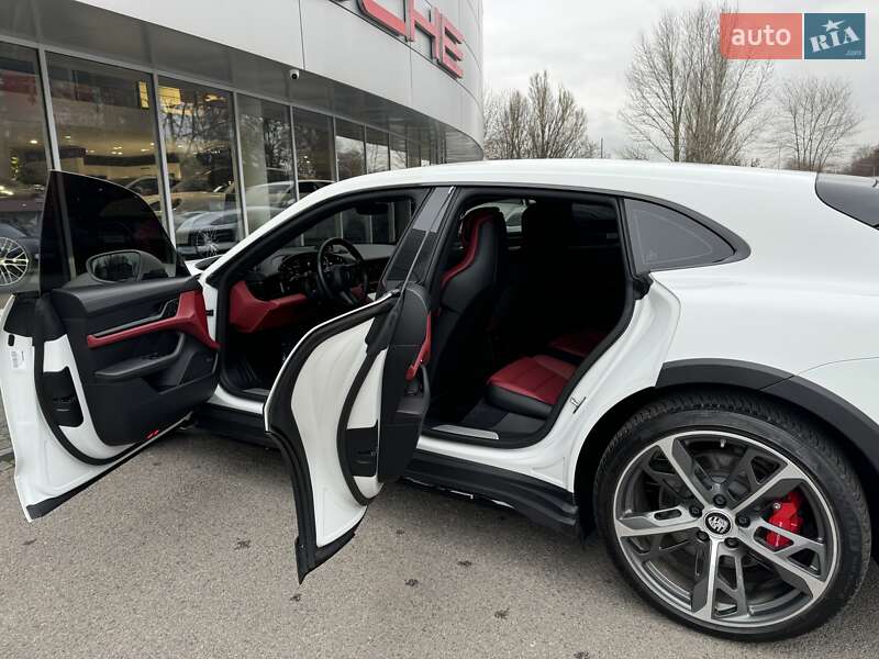 Седан Porsche Taycan 2023 в Дніпрі
