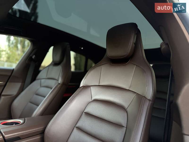 Седан Porsche Taycan 2022 в Києві