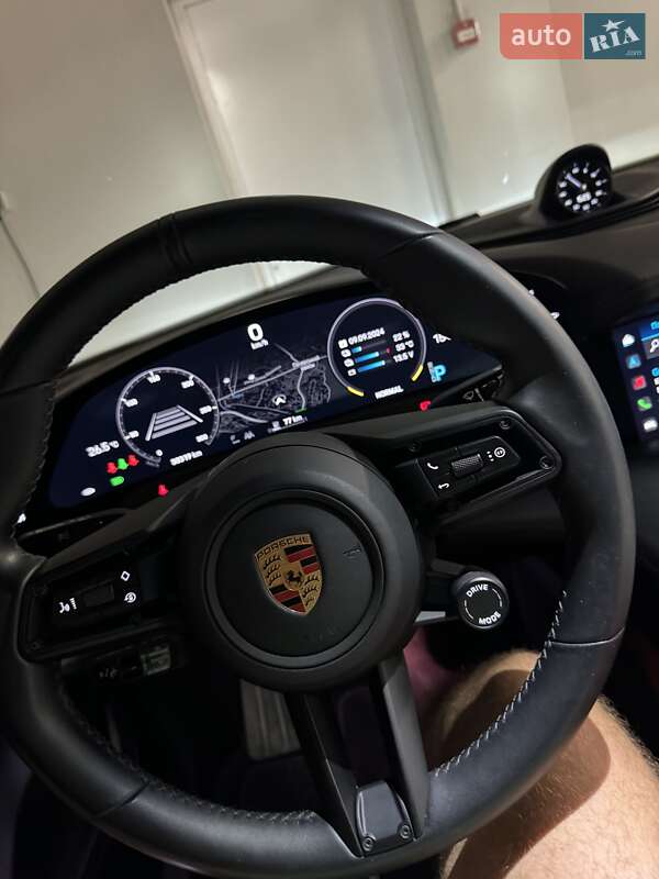 Седан Porsche Taycan 2020 в Киеве